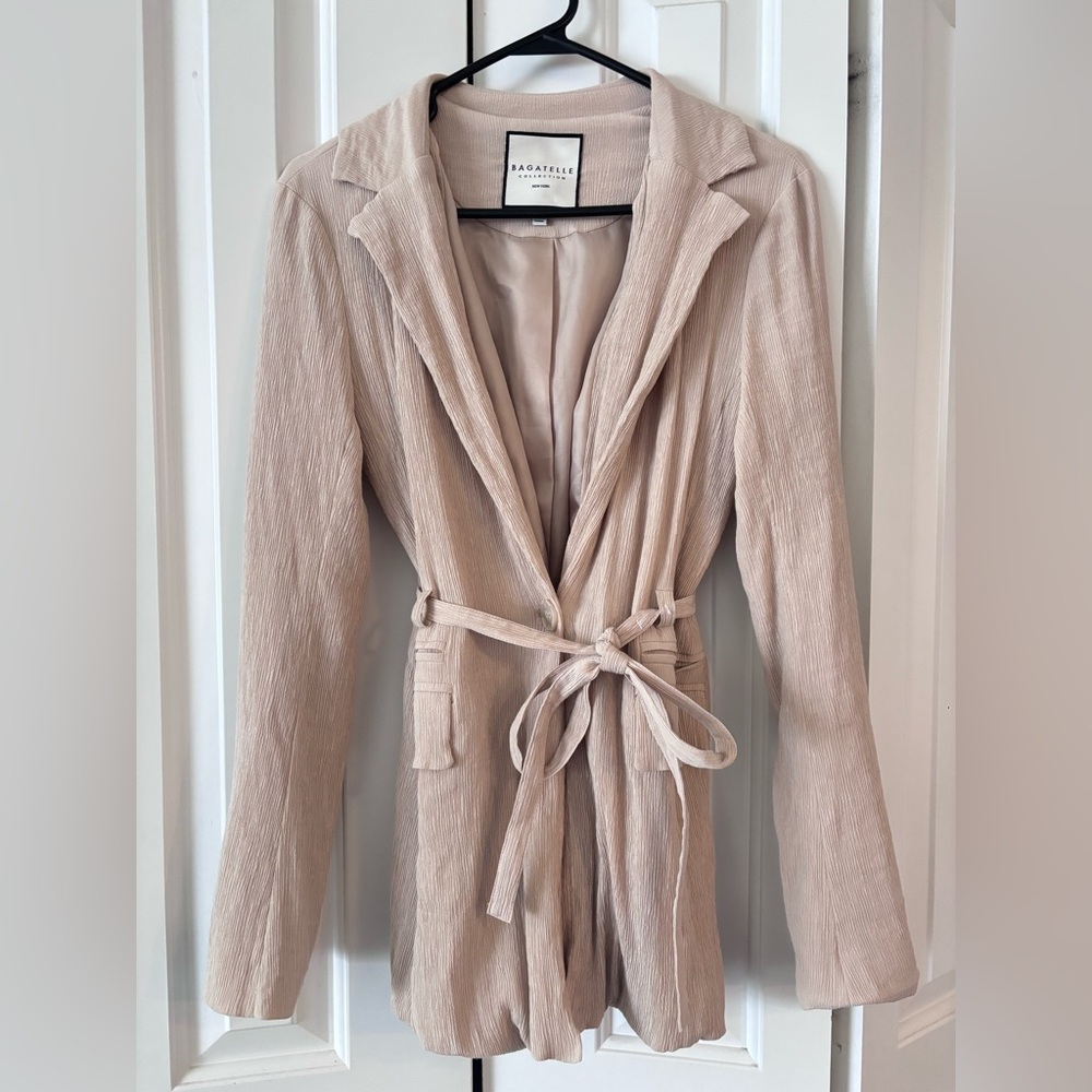 Bagatelle Women's Cream Textured Blazer